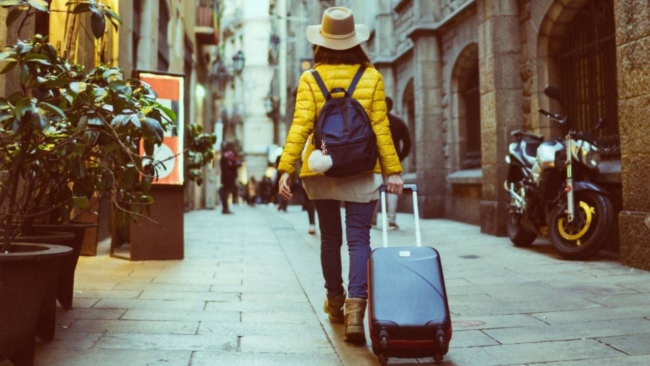 International Travel Tips: গরমের ছুটিতে প্রথমবার বিদেশ যাচ্ছেন? রইল দারুণ উপযোগী ৭ টিপস