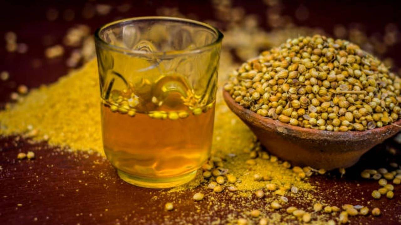 Ayurvedic Tips: থাইরয়েড নিয়ে ভাবতে ভাবতে রক্তচাপ বেড়ে যাচ্ছে? নিয়মিত পান করুন এই আয়ুর্বেদিক ডিটক্স ওয়াটার