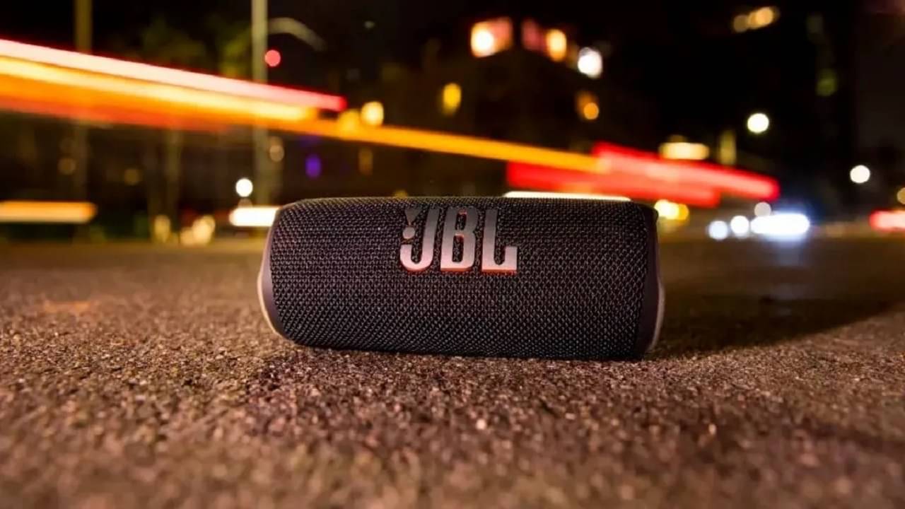 JBL Flip 6 Launched In India: জেবিএল ফ্লিপ ৬ ওয়াটারপ্রুফ ব্লুটুথ স্পিকার লঞ্চ হল ভারতে, অ্যামাজনে ৩,০০০ টাকা ছাড়