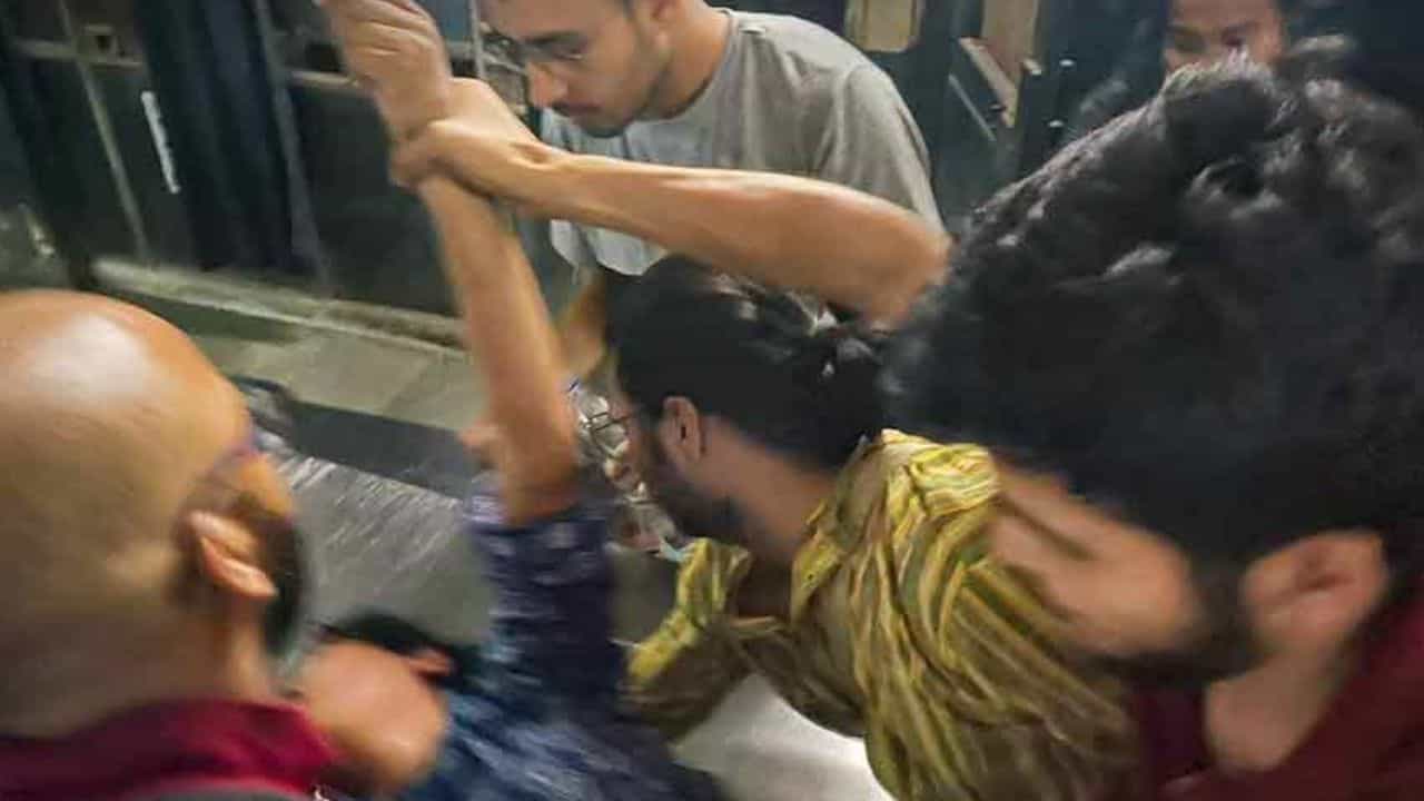 JNU Ramanavami Clash: 'মাংস খেতে দেয়নি গুন্ডারা', অভিযোগ জেএনইউ ছাত্র সংসদের, 'বামপন্থীরা পুজো করতে দেয়নি', পাল্টা এবিভিপি JNU Ramanavami Clash: 'মাংস খেতে দেয়নি গুন্ডারা', অভিযোগ জেএনইউ ছাত্র সংসদের, 'বামপন্থীরা পুজো করতে দেয়নি', পাল্টা এবিভিপি