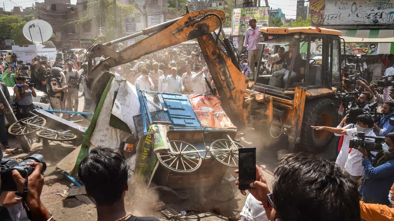 Jahangirpuri Demolition : জাহাঙ্গিরপুরীর উচ্ছেদ অভিযান ঘিরে উত্তপ্ত রাজনীতি, ঘটনাস্থলে যাচ্ছে তৃণমূলের প্রতিনিধি দল Jahangirpuri Demolition : জাহাঙ্গিরপুরীর উচ্ছেদ অভিযান ঘিরে উত্তপ্ত রাজনীতি, ঘটনাস্থলে যাচ্ছে তৃণমূলের প্রতিনিধি দল