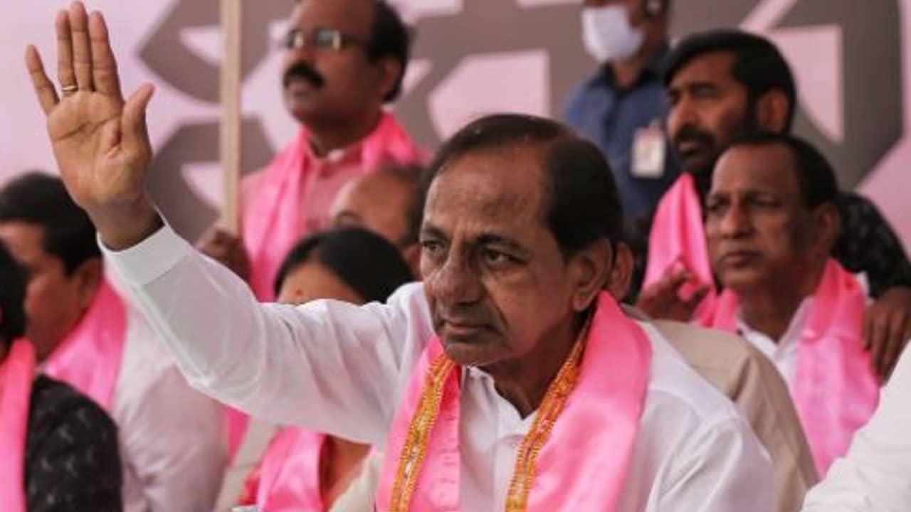 KCR : দিল্লিতে দাঁড়িয়ে প্রধানমন্ত্রীকে গদিচ্যুত করার হুঁশিয়ারি, ২৪ ঘণ্টা সময় দিলেন চন্দ্রশেখর রাও