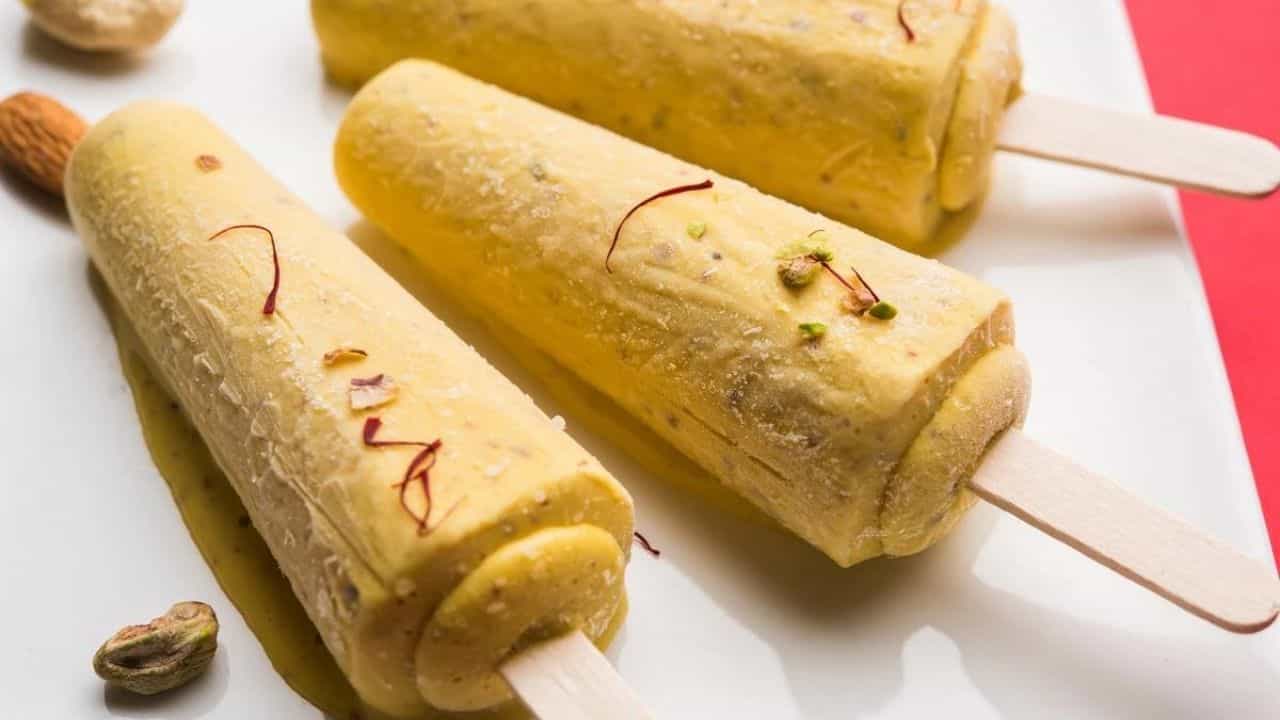 Recipe: খুব সহজে বাড়িতেই বানান দোকানের মত কেশর পেস্তা কুলফি! রইল তার রেসিপি Recipe: খুব সহজে বাড়িতেই বানান দোকানের মত কেশর পেস্তা কুলফি! রইল তার রেসিপি