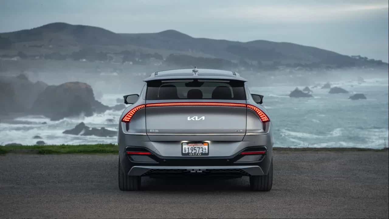 Kia EV6: ভারতে এই প্রথম অল-ইলেকট্রিক গাড়ি নিয়ে আসছে কিয়া, জম্পেশ লুক, নজরকাড়া ফিচার্স Kia EV6: ভারতে এই প্রথম অল-ইলেকট্রিক গাড়ি নিয়ে আসছে কিয়া, জম্পেশ লুক, নজরকাড়া ফিচার্স