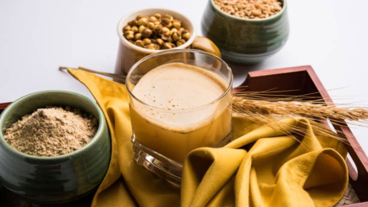 Sattu: তাপমাত্রার সঙ্গে পাল্লা দিয়ে বাড়ছে হিট স্ট্রোকের ঝুঁকি! কোন পানীয়তে ভরসা রাখবেন?