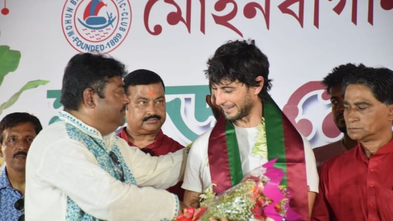 দাম কমছে টিকিটের। মঙ্গলবার এটিকে মোহনবাগান- ঢাকা আবাহনী ম্যাচে সর্বনিম্ন টিকিটের দাম রাখা হচ্ছে ১০০ টাকা।