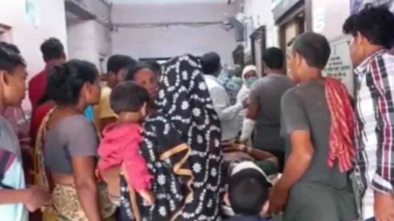 Maldah Crime News: মেলায় ডেকে নিয়ে যায় তিন বন্ধু, মাঠে এবার নবম শ্রেণির ছাত্রের সঙ্গে ঘৃণ্য আচরণ ৩ সহপাঠীর? Maldah Crime News: মেলায় ডেকে নিয়ে যায় তিন বন্ধু, মাঠে এবার নবম শ্রেণির ছাত্রের সঙ্গে ঘৃণ্য আচরণ ৩ সহপাঠীর?