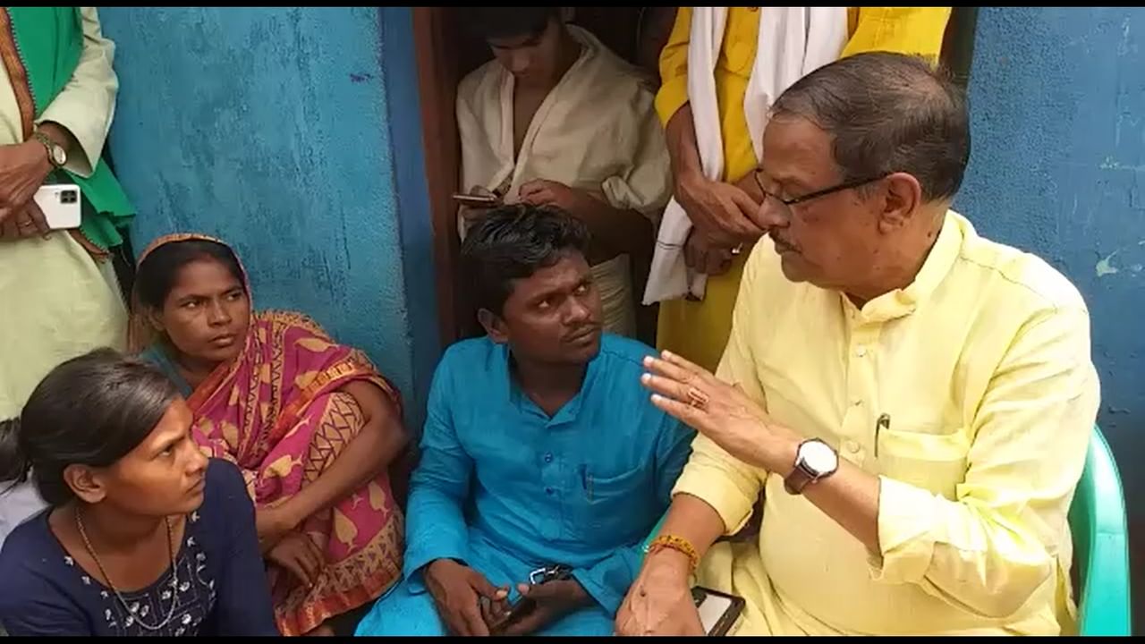 Moloy Ghatak: তদন্তে গড়িমসি, আইন মন্ত্রীর কাছে পুলিশের বিরুদ্ধে নালিশ মৃতদের পরিবারের Moloy Ghatak: তদন্তে গড়িমসি, আইন মন্ত্রীর কাছে পুলিশের বিরুদ্ধে নালিশ মৃতদের পরিবারের