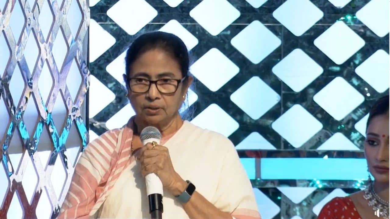 Mamata at KIFF : নেই অমিতাভ-শাহরুখ, এবার চলচ্চিত্র উৎসবে ঘরের ছেলে শত্রুঘ্ন, বলিউডকে বিনিয়োগের আহ্বান মমতার