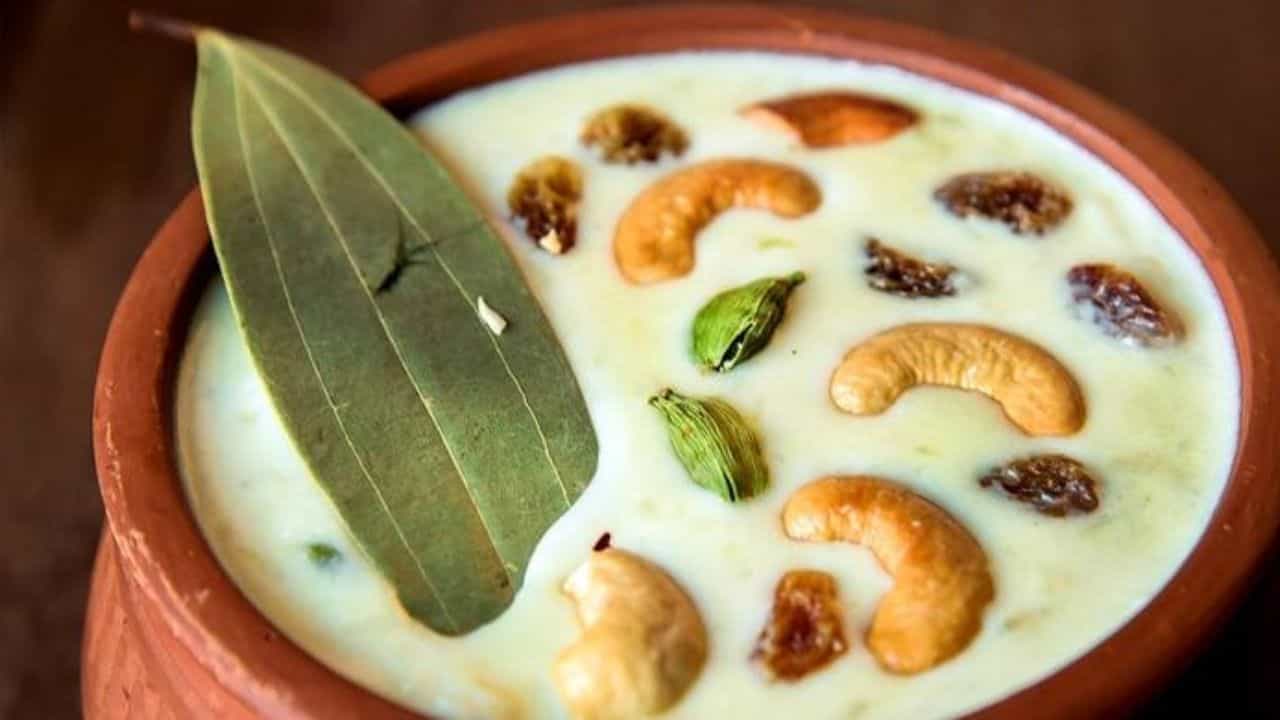 Poila Baisakh Special: নববর্ষে শেষ পাতে পড়ুক সুস্বাদু পায়েস! তবে চালের নয়, এবার দিন মিষ্টি আলুর ট্যুইস্ট Poila Baisakh Special: নববর্ষে শেষ পাতে পড়ুক সুস্বাদু পায়েস! তবে চালের নয়, এবার দিন মিষ্টি আলুর ট্যুইস্ট