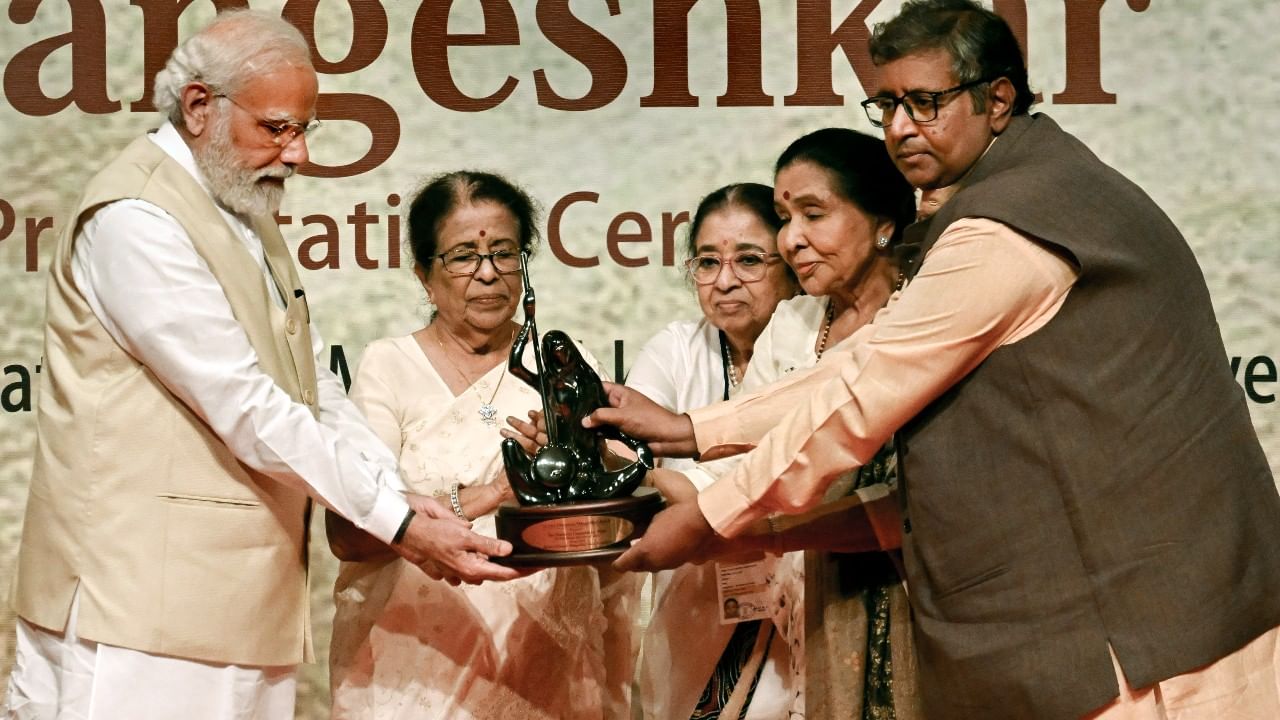 Modi Recevies Lata Deenanath Mangeshkar Award : 'আগামী রাখি উৎসবে লতা দিদি আর থাকবেন না,' সম্মানিত হয়ে আবেগপ্রবণ মোদী