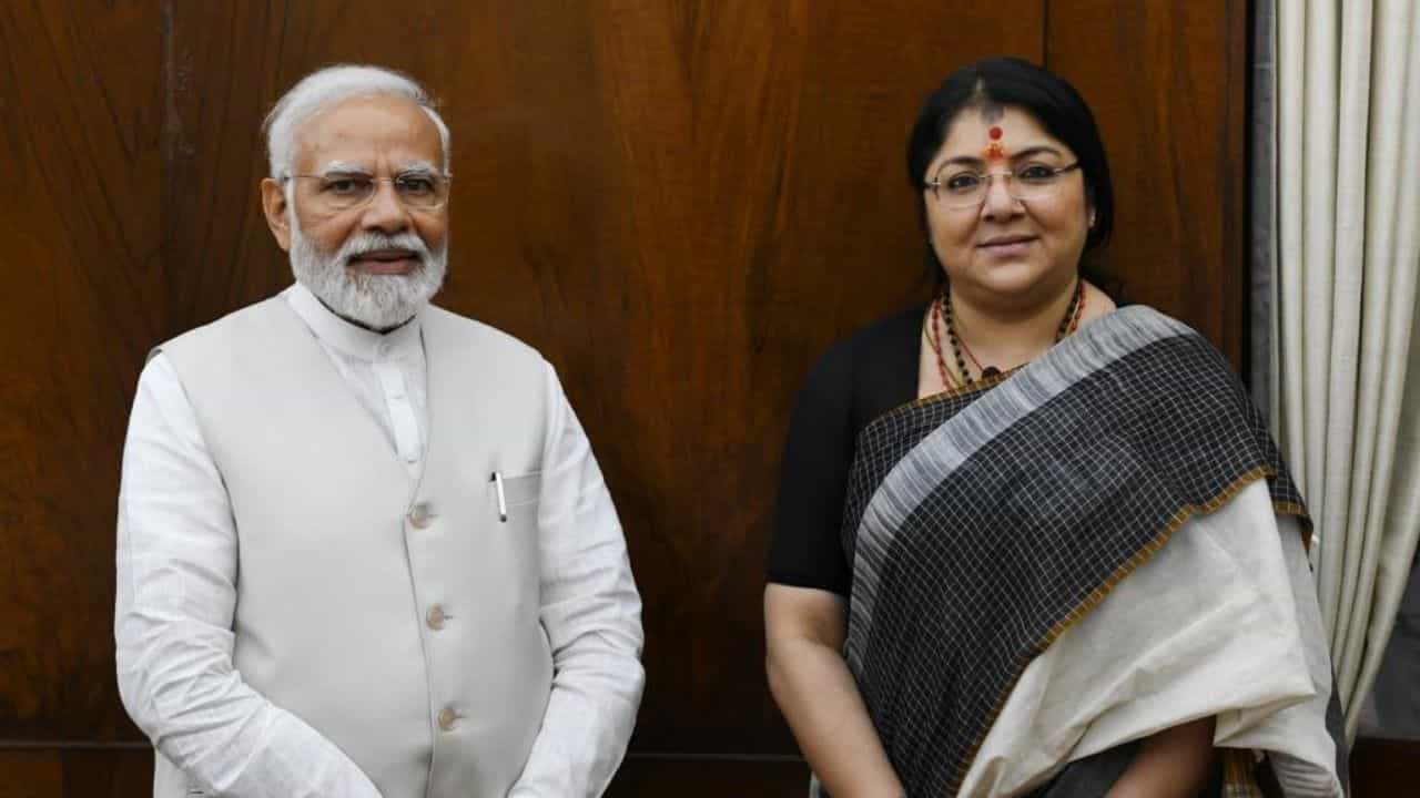 Modi-Locket Chatterjee Meet: স্বরাষ্ট্রমন্ত্রী-বিজেপি সভাপতির পর এবার প্রধানমন্ত্রীর দ্বারস্থ লকেট, কেন হঠাৎ করে তৎপর বিজেপি সাংসদ? Modi-Locket Chatterjee Meet: স্বরাষ্ট্রমন্ত্রী-বিজেপি সভাপতির পর এবার প্রধানমন্ত্রীর দ্বারস্থ লকেট, কেন হঠাৎ করে তৎপর বিজেপি সাংসদ?