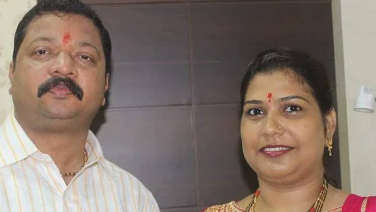 Death : রহস্যজনক মৃত্যু শাসকদলের বিধায়কের স্ত্রীর! দেহ মিলল ঝুলন্ত অবস্থায়