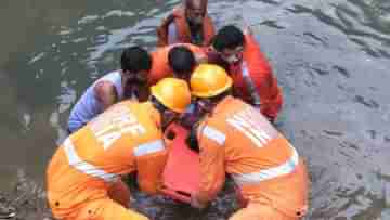 Youth Died in Asansol: হাবুডুবু খেতে-খেতেই তলিয়ে গিয়েছিল, এনডিআরএফের চেষ্টায় ৩০০ ফুট গভীর থেকে উদ্ধার দুই কিশোর