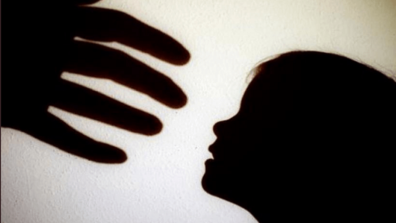 Bolpur Woman Physically Harassed: অস্ত্রোপচারের পর বন্ধ হয় রক্তক্ষরণ, আতঙ্ক এখনও পিছু ছাড়ছে না বোলপুরের নির্যাতিতার Bolpur Woman Physically Harassed: অস্ত্রোপচারের পর বন্ধ হয় রক্তক্ষরণ, আতঙ্ক এখনও পিছু ছাড়ছে না বোলপুরের নির্যাতিতার