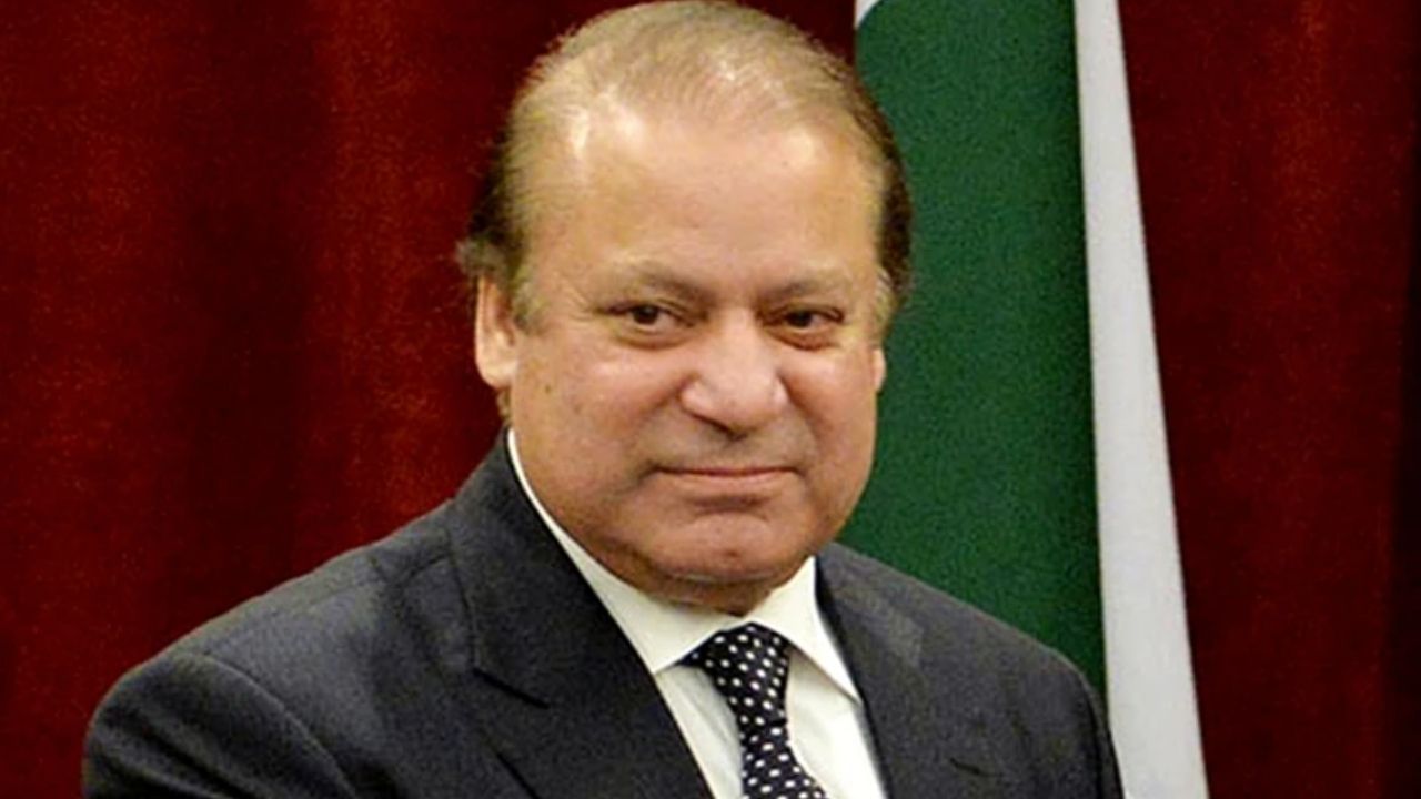 Nawaz Sharif: নতুন পাক প্রধানমন্ত্রী শপথ নিতেই দেশে ফিরবেন প্রাক্তন? দাদাকে পাসপোর্ট দিল ভাইয়ের সরকার