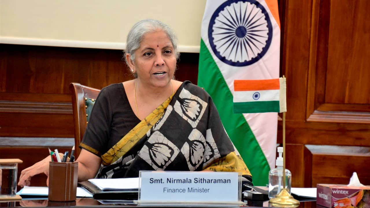 Indian Oil Import : কেন সস্তায় রাশিয়া থেকে তেল কিনব না? দেশের স্বার্থে জোর অর্থমন্ত্রীর