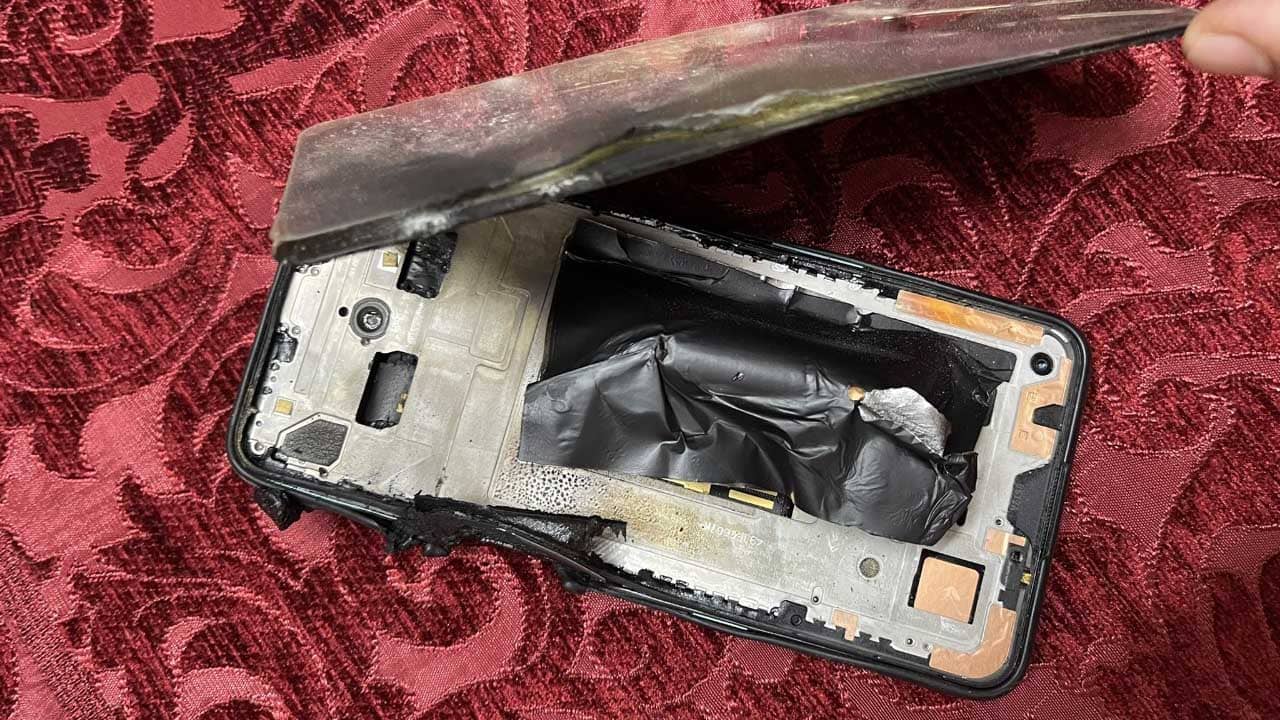 OnePlus Nord 2 Blast: ওয়ানপ্লাস নর্ড ২ ফোনে ফের বিস্ফোরণ, এবার কথা বলার সময় বিপত্তি