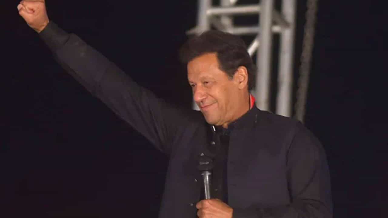 Imran Khan: 'এবার আমি ভয়ঙ্কর হয়ে উঠব', প্রকাশ্য জনসভা থেকে কাদের নিশানা করলেন ইমরান? Imran Khan: 'এবার আমি ভয়ঙ্কর হয়ে উঠব', প্রকাশ্য জনসভা থেকে কাদের নিশানা করলেন ইমরান?