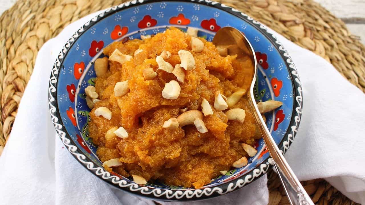 Jain Recipe: পাকা পেঁপেতে অনীহা? জৈনদের মত মাত্র ১৫ মিনিটেই বানিয়ে ফেলুন পেঁপের হালুয়া! Jain Recipe: পাকা পেঁপেতে অনীহা? জৈনদের মত মাত্র ১৫ মিনিটেই বানিয়ে ফেলুন পেঁপের হালুয়া!