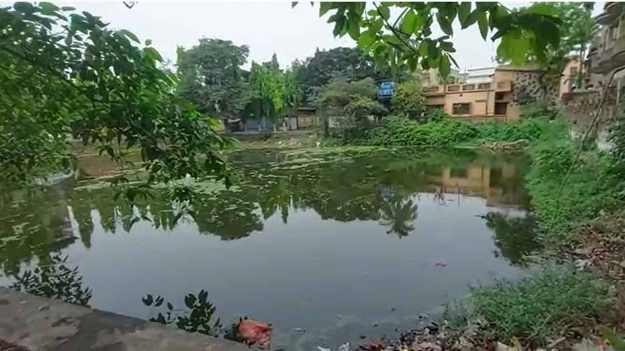 Parnasree Body Recovered: এমনভাবে পুকুরে ভাসছিল শরীরটা, পর্ণশ্রীতে পুকুর থেকে উদ্ধার নিখোঁজ ব্যক্তির দেহ