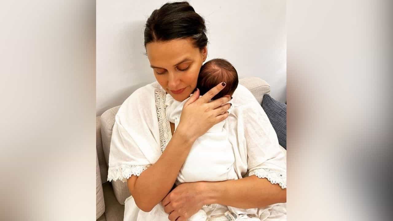 Postpartum Depression: পোস্টপার্টাম ডিপ্রেশনে ডুবেছিলেন নেহা ধুপিয়াও, ভয় নেই কাটিয়ে উঠুন আপনিও! রইল বিশেষজ্ঞের পরামর্শ Postpartum Depression: পোস্টপার্টাম ডিপ্রেশনে ডুবেছিলেন নেহা ধুপিয়াও, ভয় নেই কাটিয়ে উঠুন আপনিও! রইল বিশেষজ্ঞের পরামর্শ