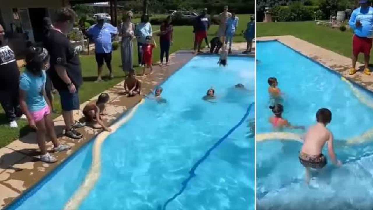 Viral Video: কচিকাচাদের সঙ্গে পুলে সাঁতার কাটছে বিশালাকার পাইথন, ভয়ে বড়দের হাত-পা ঠান্ডা!