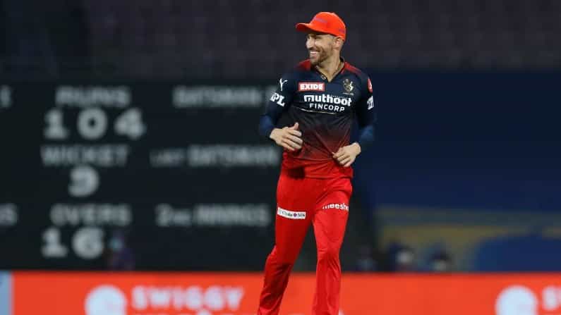 আরসিবি অধিনায়ক ফাফ দু প্লেসি (Faf du Plessis) ২ টি ম্যাচে ৯৩ রান করে কমলা টুপির দৌড়ে শীর্ষে রয়েছেন। প্রথম ম্যাচে পঞ্জাব কিংসের কাছে হেরে যায় আরসিবি। আর বুধবার হওয়া আরসিবির দ্বিতীয় ম্যাচে কেকেআরকে ৩ উইকেটে হারিয়েছেন দু'প্লেসিরা। (সৌজন্যে-আইপিএল ওয়েবসাইট)