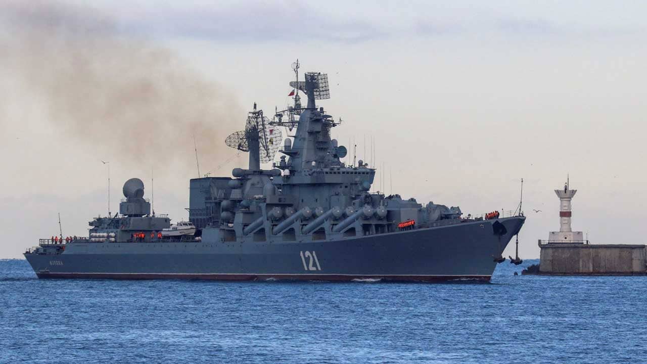 Russia-Ukraine Conflict: রুশ বাহিনীর বড় ধাক্কা, প্রবল বিস্ফোরণে কৃষ্ণ সাগরে ডুবল যুদ্ধজাহাজ, মিসাইল নাকি অন্য কিছু?