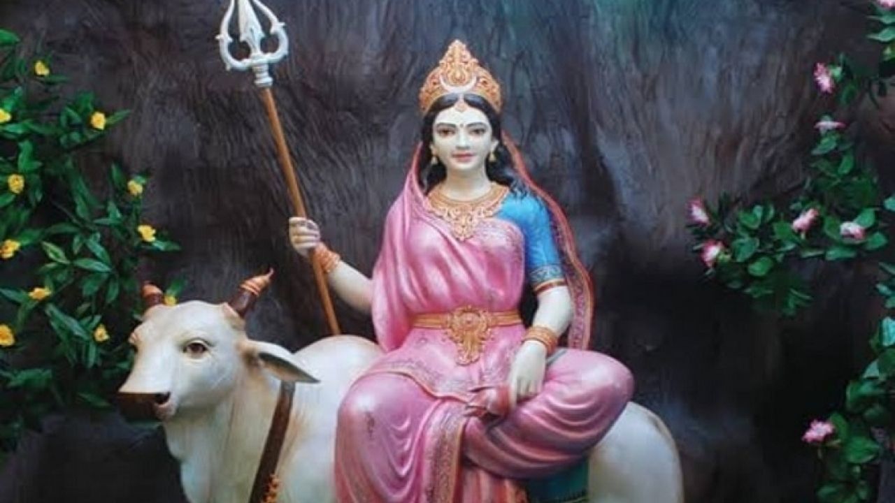 Chaitra Navratri 2022: দেবী শৈলীপুত্রীকে পুজো করেই শুরু হল চৈত্র নবরাত্রি! এর পুজোবিধি, মন্ত্র ও ঘটস্থাপনা কীভাবে করবেন জানুন