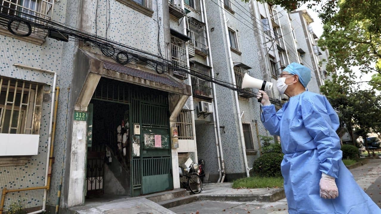 China Covid Lockdown: সাংহাইবাসীদের সঙ্গে পশুর মতো আচরণ করা হচ্ছে, চিনা প্রশাসনের বিরুদ্ধে সরব বাসিন্দারা