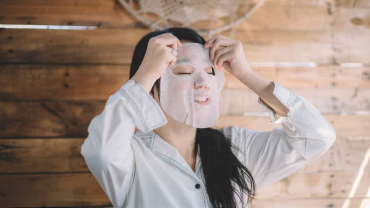 Sheet Masks: দগ্ধ দিনে ত্বকে শীতলতা এনে দেবে শিট মাস্ক, যদি এই ভাবে ব্যবহার করেন... Sheet Masks: দগ্ধ দিনে ত্বকে শীতলতা এনে দেবে শিট মাস্ক, যদি এই ভাবে ব্যবহার করেন...