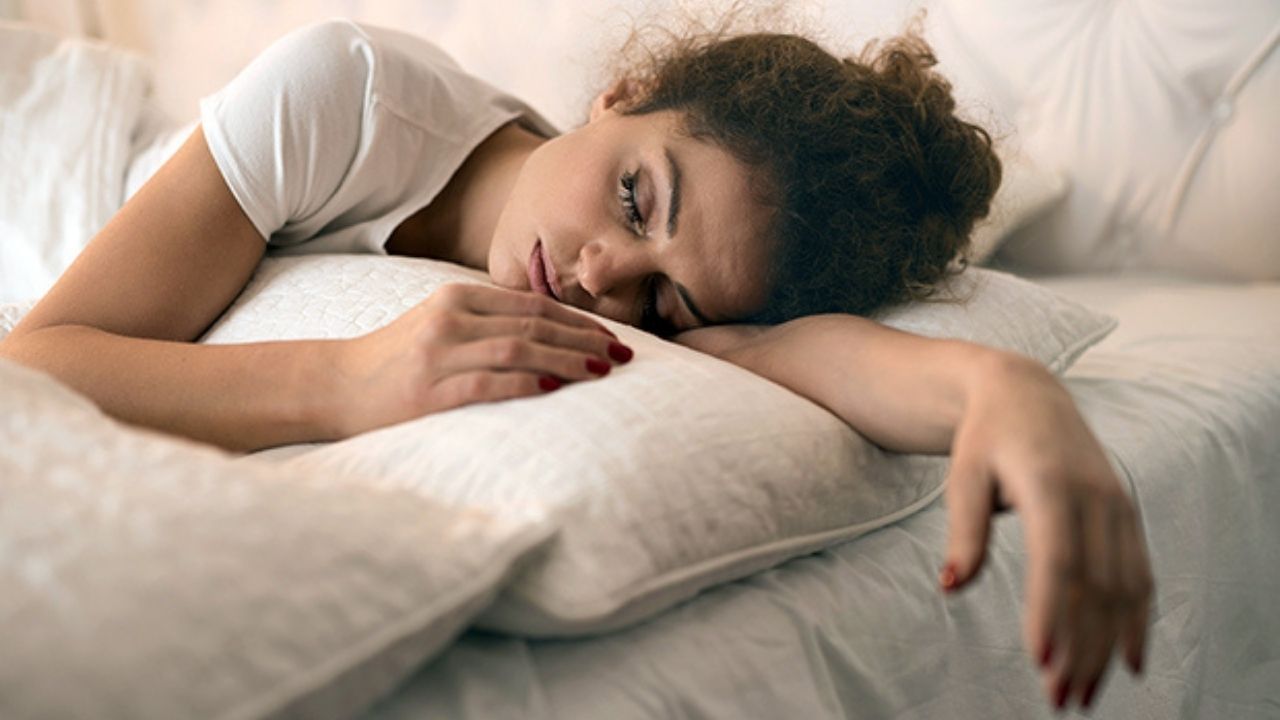 Sleep Habit: পাশ ফিরে নাকি উপুড় হয়ে? কোন ভঙ্গিমায় শুয়ে থাকলে ঘটবে রোগমুক্তি? Sleep Habit: পাশ ফিরে নাকি উপুড় হয়ে? কোন ভঙ্গিমায় শুয়ে থাকলে ঘটবে রোগমুক্তি?