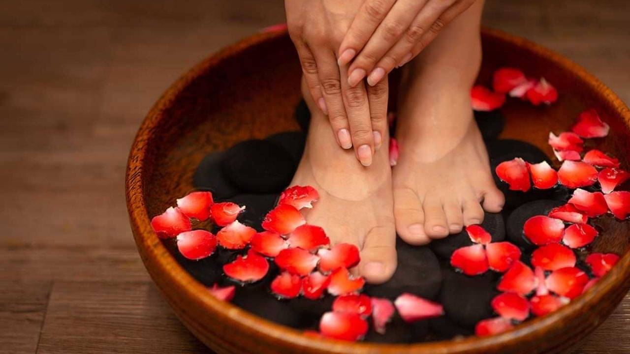 Soft Feet At Home: সুন্দর ও নরম তুলতুলে পা পেতে পার্লারে নয়, ঘরে বসেই সম্ভব! রইল সহজ কিছু টিপস