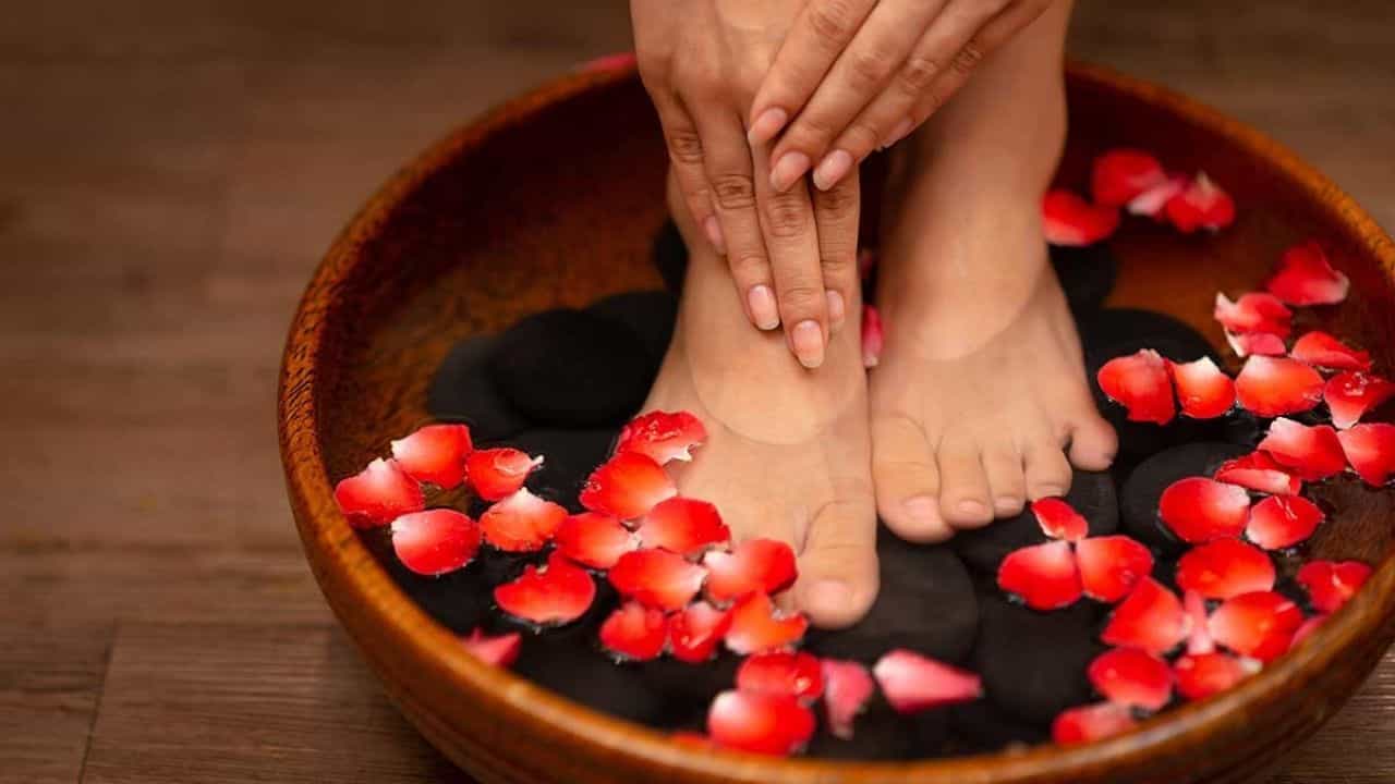 Soft Feet At Home: সুন্দর ও নরম তুলতুলে পা পেতে পার্লারে নয়, ঘরে বসেই সম্ভব! রইল সহজ কিছু টিপস