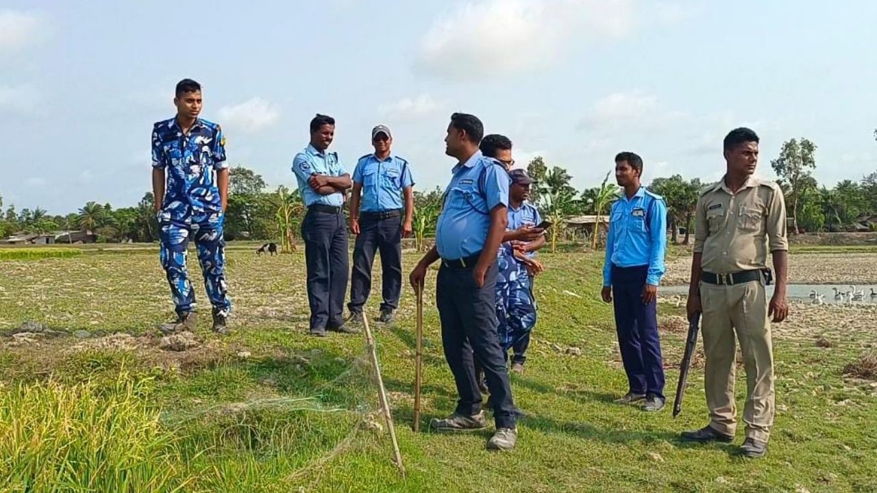 Basati Bomb Recover: ২৪ ঘণ্টা কাটতে না কাটতে ফের ৫ তাজা বোমা উদ্ধার বাসন্তীতে!