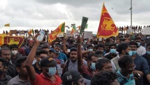 Sri Lanka Economic Crisis : আর্থিক সংকটের মধ্যেই অমানবিকতার নজির শ্রীলঙ্কায়, প্রতিবাদীদের 'কণ্ঠরোধ' করতে চলল গুলি, মৃত ১