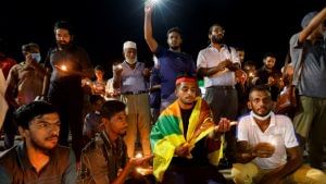 Sri Lanka Economic Crisis: শ্রীলঙ্কায় বিক্ষোভকারীদের উপর গুলি, প্রতিবাদে সামিল জয়সূর্য, সঙ্গকারা, জয়বর্ধনে