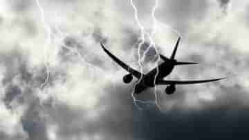 Turbulence in flight: কলকাতায় অবতরণের আগে টার্বুল্যান্সে পড়ে তীব্র ঝাঁকুনি বিমানে, ঝড়ের দাপটে ব্যাহত উড়ান পরিষেবা