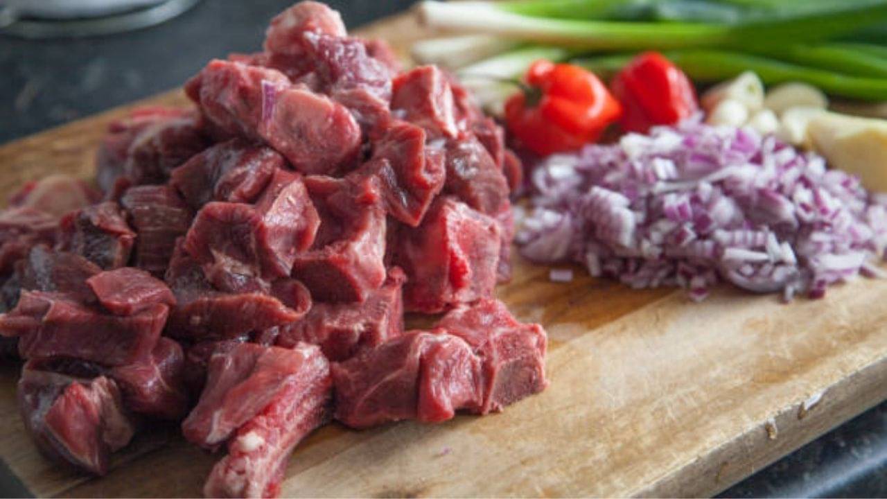 Meat Side Effects: সপ্তাহান্তে খাসির মাংসের কষা ছাড়া চলে না? নিজের কী ক্ষতি করছেন, জানেন?