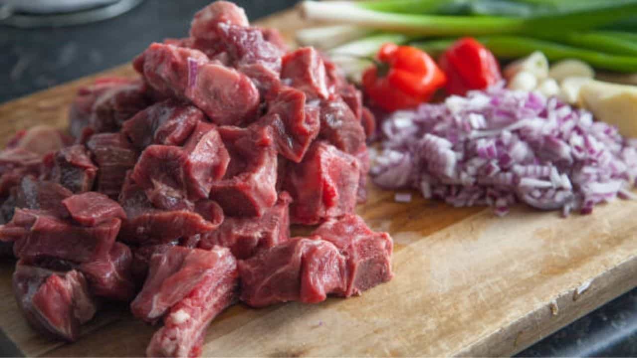 Meat Side Effects: সপ্তাহান্তে খাসির মাংসের কষা ছাড়া চলে না? নিজের কী ক্ষতি করছেন, জানেন?