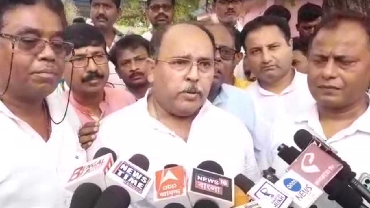 TMC joining in Bongaon: 'বিজেপি করলে সুবিধা পাবে না', সোজাসুজি বলে বসলেন তৃণমূল নেতা TMC joining in Bongaon: 'বিজেপি করলে সুবিধা পাবে না', সোজাসুজি বলে বসলেন তৃণমূল নেতা