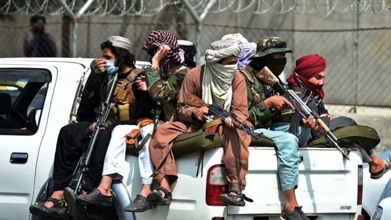Afghanistan Crisis: আফগানিস্তানের স্কুলে আবার ‘তালিবান’ ফতোয়া, আর করা যাবে না এই কাজ!