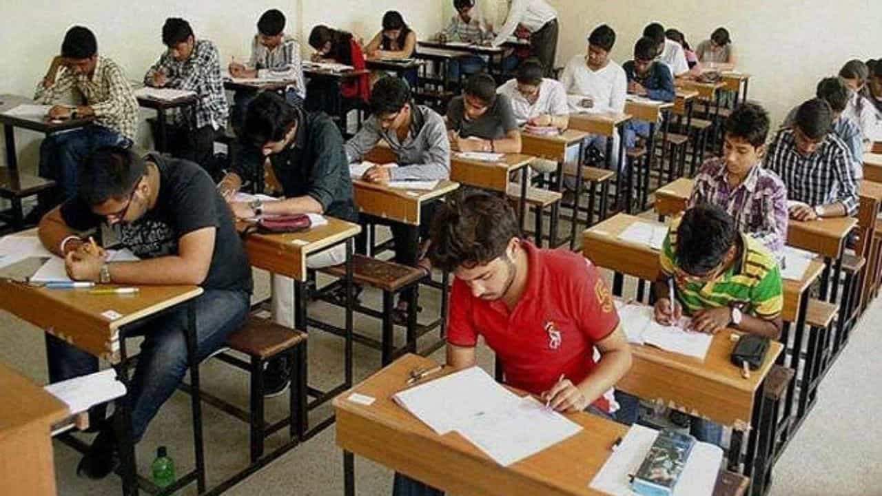 UGC CUET: সিলেবাস আলাদা, অভিন্ন প্রবেশিকা পরীক্ষা কীভাবে সম্ভব? ইউজিসি চেয়ারম্যানের সঙ্গে বৈঠকে প্রশ্ন বাংলার উপাচার্যদের