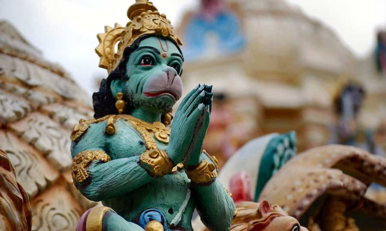 Hanuman Jayanti : সাম্প্রদায়িক সম্প্রীতির অনন্য নজির, হনুমান জয়ন্তীর শোভাযাত্রায় পুষ্প বৃষ্টি মুসলিম যুবকদের