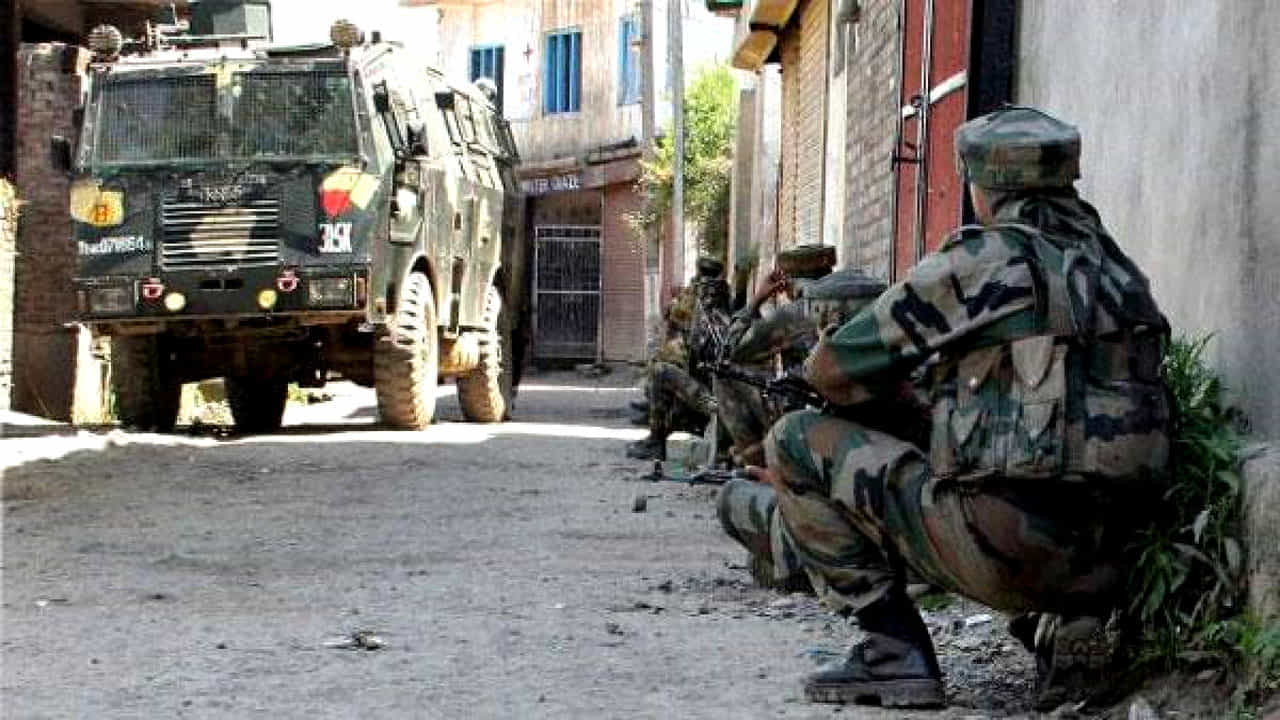 Militant attack in Kashmir : ফের রক্তাক্ত ভূস্বর্গ, জঙ্গি হানায় প্রাণ গেল এক আরপিএফ জওয়ানের, আহত ১ Militant attack in Kashmir : ফের রক্তাক্ত ভূস্বর্গ, জঙ্গি হানায় প্রাণ গেল এক আরপিএফ জওয়ানের, আহত ১