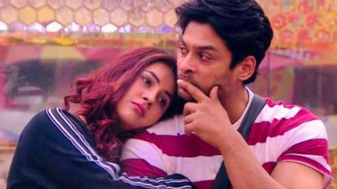 Shehnaaz Gill: রয়েছেন কাছাকাছিই, আজও এভাবেই শেহনাজের হাত ধরে রাখেন সিদ্ধার্থ