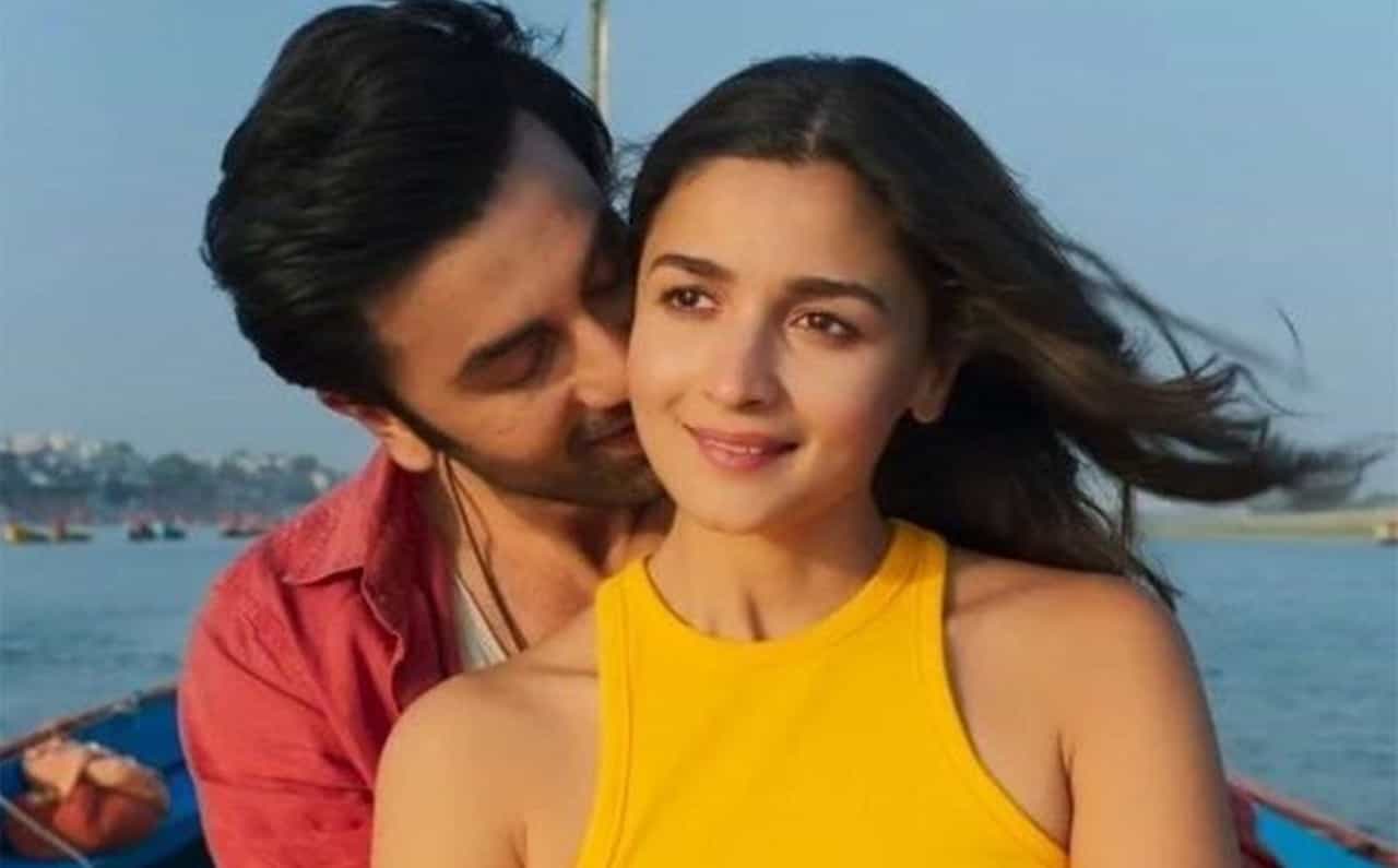 Alia-Ranbir Wedding- বিবাহ আসরে অতিথিদের আগমন, সাত সকালে রালিয়ার বিয়ে ঘিরে ব্যস্ততা তুঙ্গে Alia-Ranbir Wedding- বিবাহ আসরে অতিথিদের আগমন, সাত সকালে রালিয়ার বিয়ে ঘিরে ব্যস্ততা তুঙ্গে