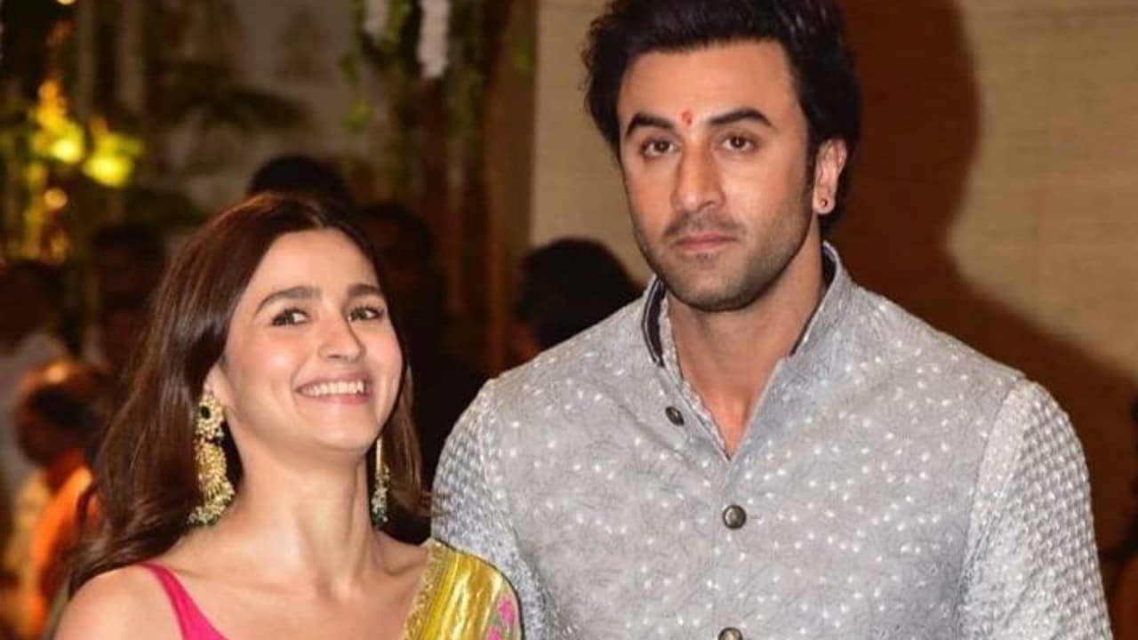 Ranbir-Alia Marriage: আলিয়ার বাড়ি থেকে বাড়ছে বিয়ে নিয়ে চাপ, কেন রাতারাতি বিয়ের প্রস্তুতিতে মরিয়া দুই পরিবার!