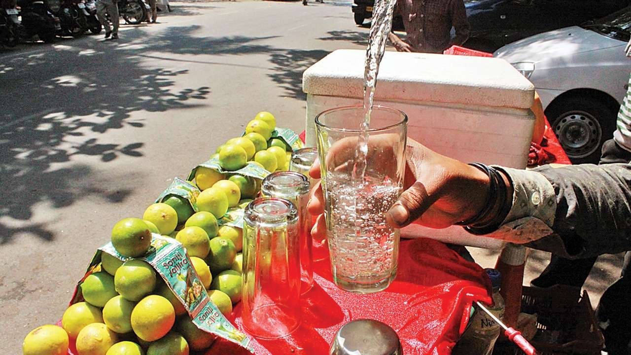 Viral Video: এই ব্যক্তির 'নিম্বুপানি' বিক্রির কায়দা দেখলে মজা পাবেন আপনিও, দেখুন ভাইরাল ভিডিয়ো